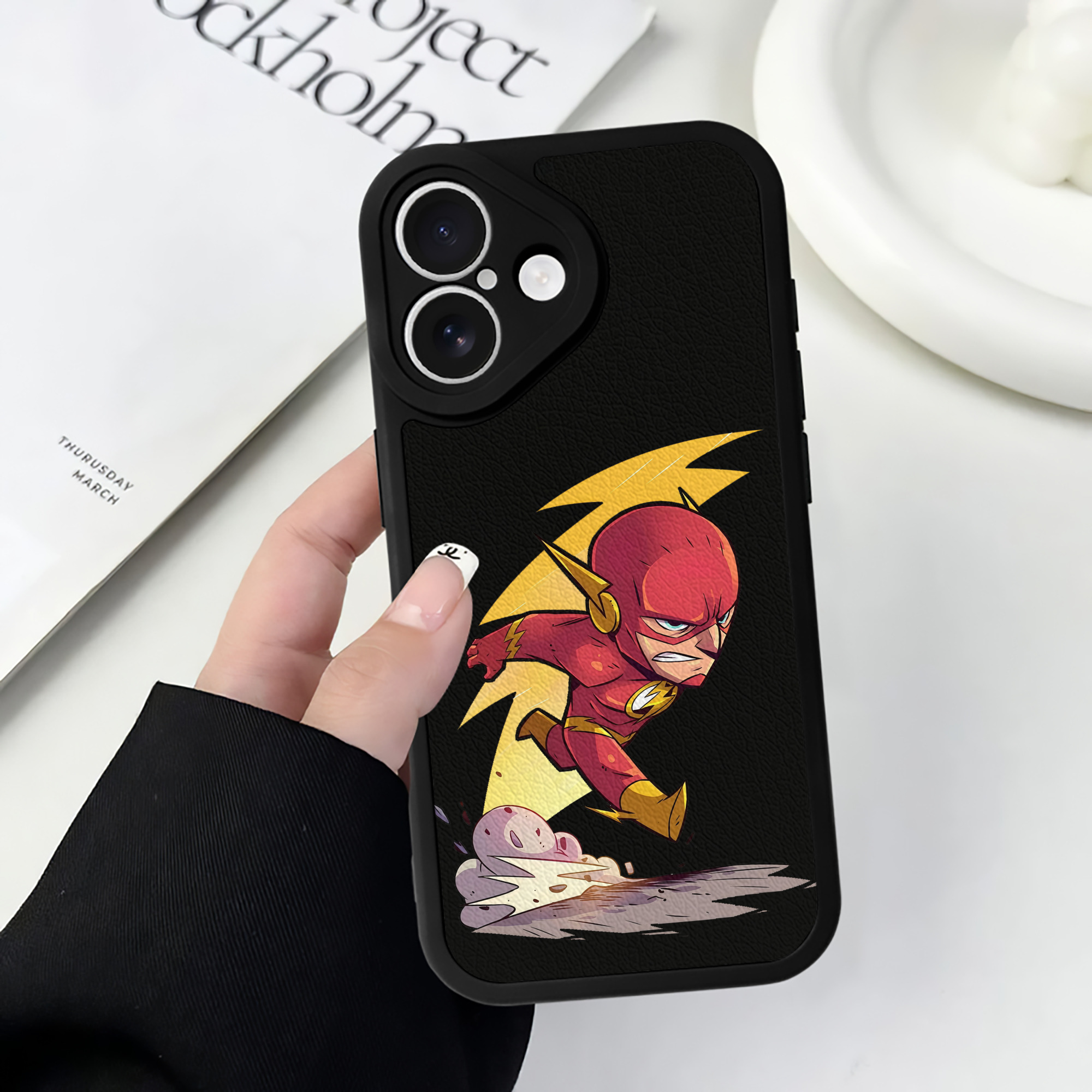 （画像用） アベンジャーズ The Avengers 【iPhone 16シリーズ対応】シリコンスマホケース（レザー調） 材質：シリコン